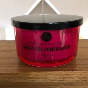 DW three wick candle.